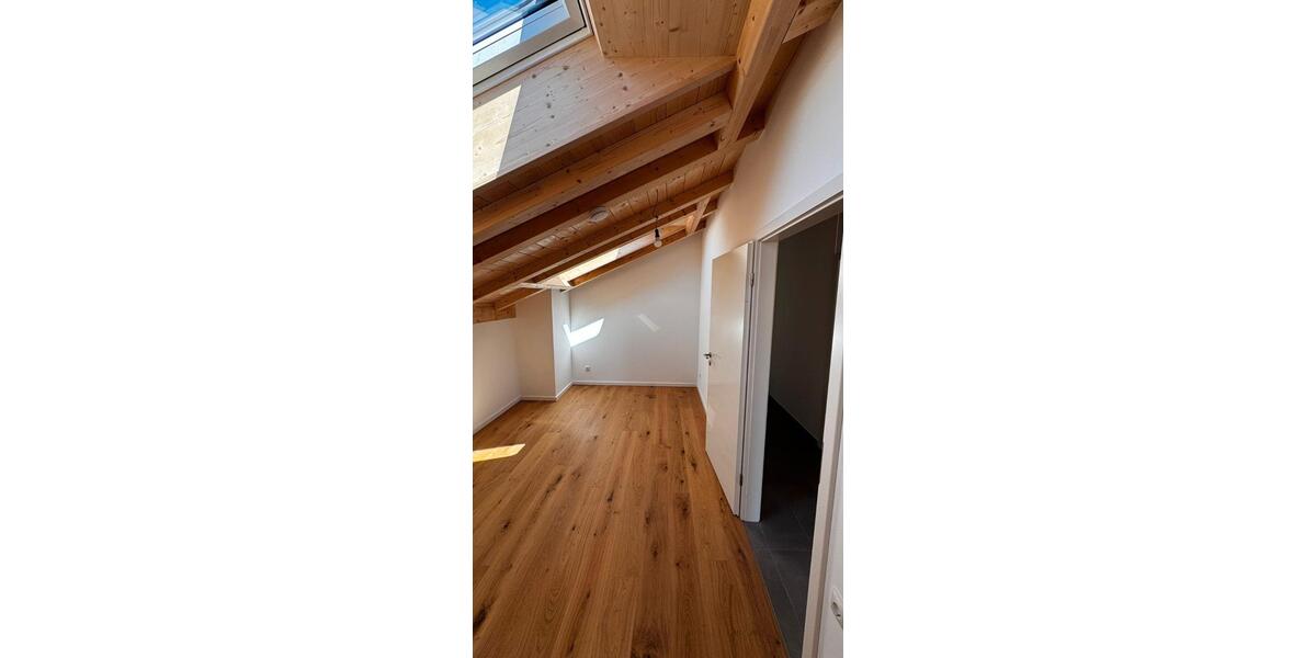 Dachgeschoßwohnung Bad Endorf - 4 Zimmer, 107 m&sup2;, 2.050&euro; | Angebot:26470948