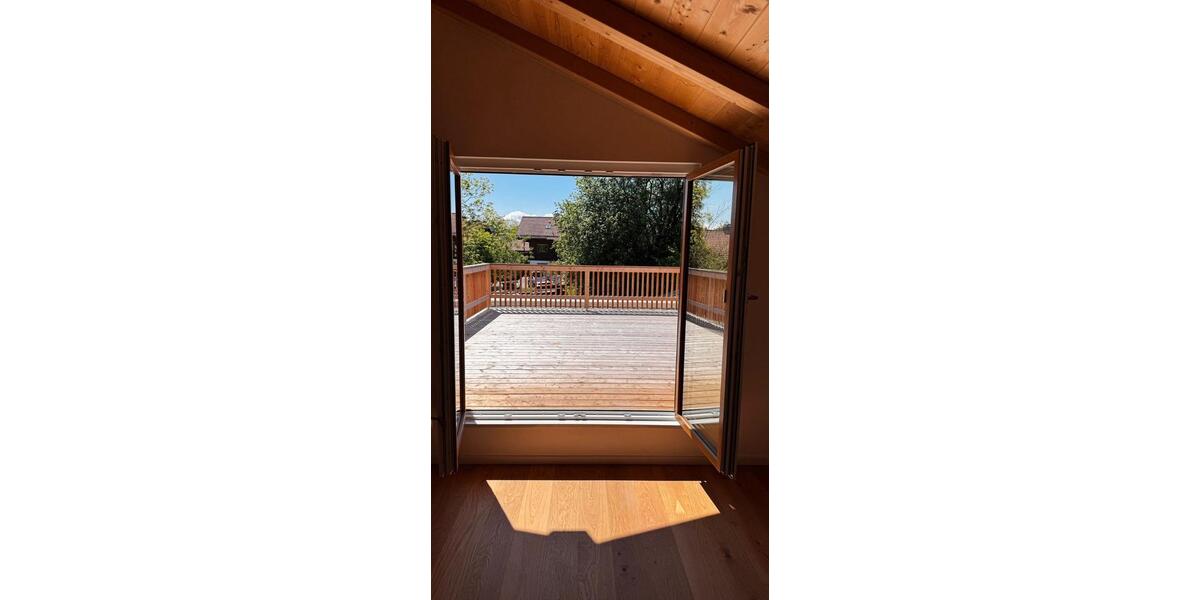 Dachgeschoßwohnung Bad Endorf - 4 Zimmer, 107 m&sup2;, 2.050&euro; | Angebot:26470948