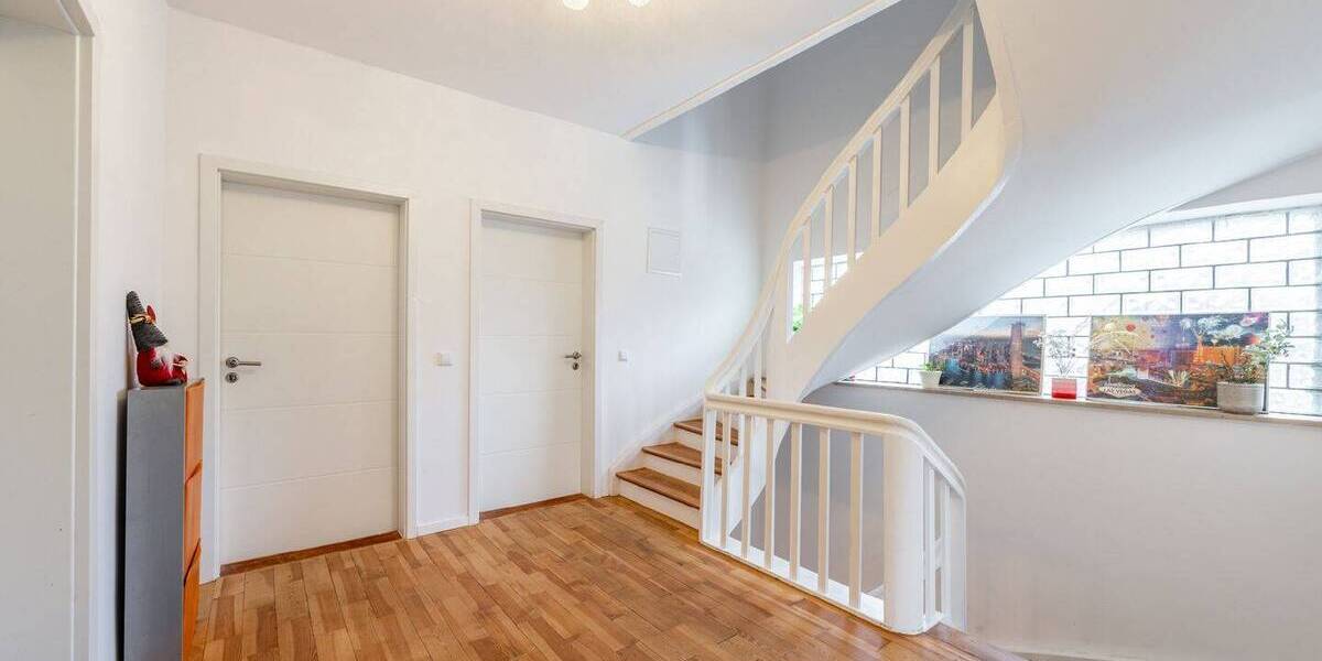 Einfamilienhaus Kirchseeon - 9 Zimmer, 195 m&sup2;, 1.600.000&euro; | Angebot:26683181