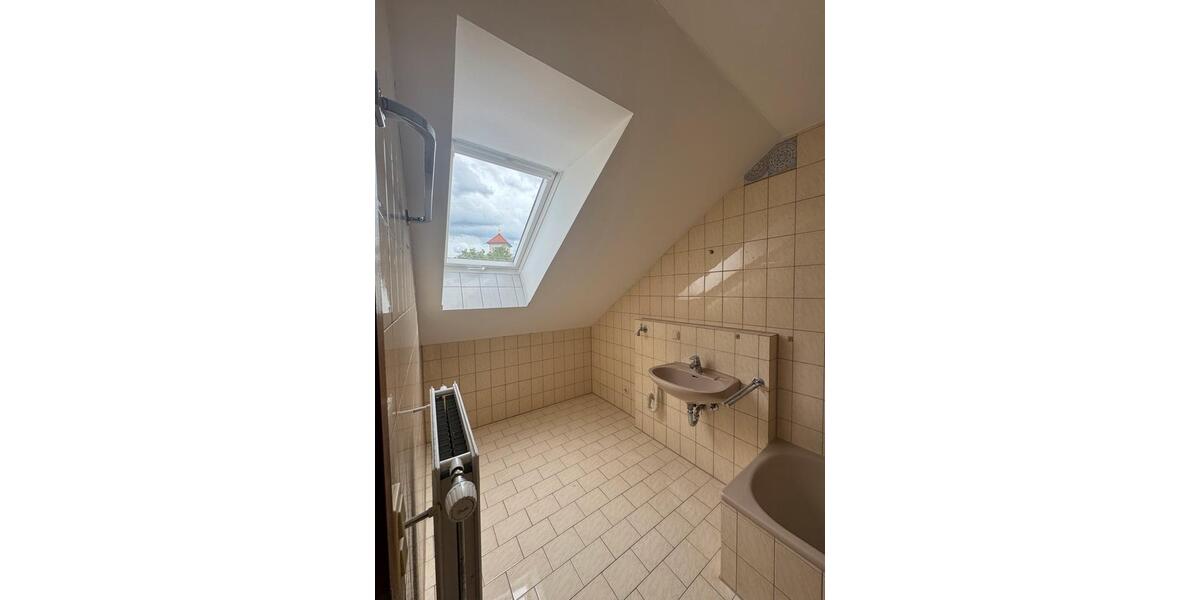 Dachgeschoßwohnung Rosenheim Innenstadt - 2 Zimmer, 74 m&sup2;, 1.320&euro; | Angebot:26592815