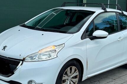 Peugeot 208 239.000 km 2.150 &euro; Rosenheim 83026