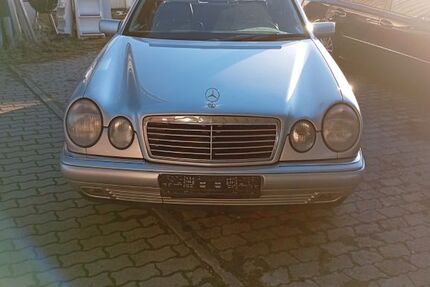 Mercedes-Benz E 280 318.000 km 2.400 &euro; Frauenneuharting 83553