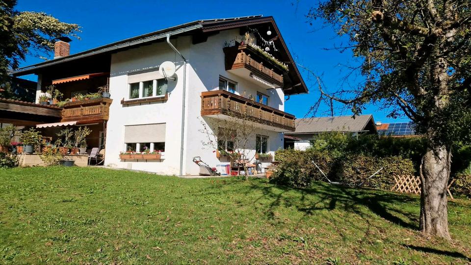 Dachgeschoßwohnung Bad Endorf - 3 Zimmer, 74 m&sup2;, 980&euro; | Angebot:25956942