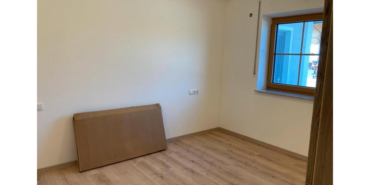 Erdgeschoßwohnung Schnaitsee - 2.5 Zimmer, 90 m&sup2;, 1.100&euro; | Angebot:25407926