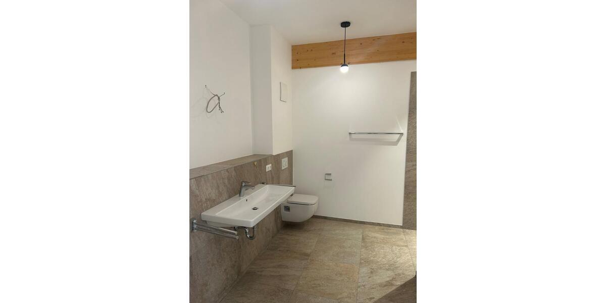 Dachgeschoßwohnung Rimsting - 4 Zimmer, 126 m&sup2;, 2.180&euro; | Angebot:25289066