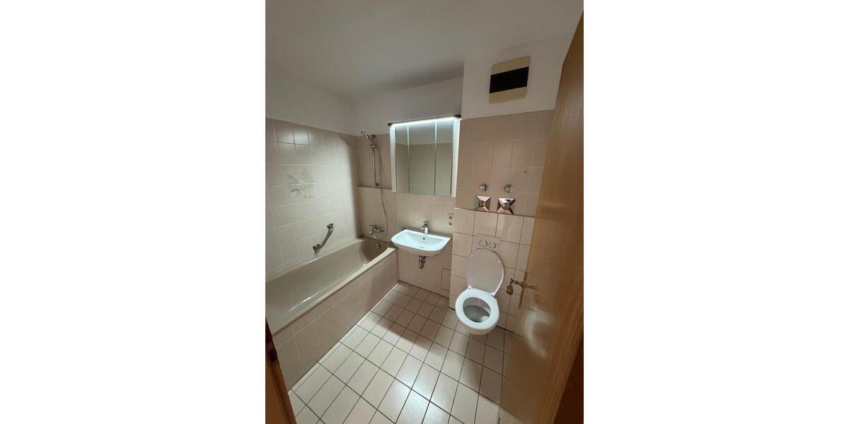 Etagenwohnung Rosenheim Aising - 2 Zimmer, 61 m&sup2;, 854&euro; | Angebot:25902005