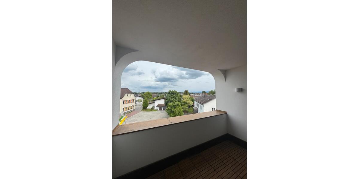 Dachgeschoßwohnung Rosenheim Innenstadt - 2 Zimmer, 74 m&sup2;, 1.320&euro; | Angebot:26592815