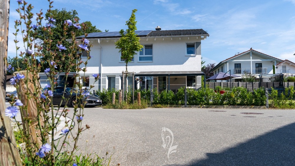Modernes Architektenhaus mit A+ Energieeffizienz und großzügigem Raumangebot - Einfamilienhaus Ebersberg | Angebot:25705561