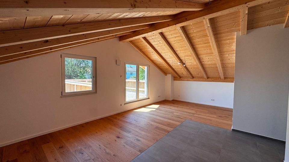 Dachgeschoßwohnung Bad Endorf - 4 Zimmer, 107 m&sup2;, 2.050&euro; | Angebot:26470948