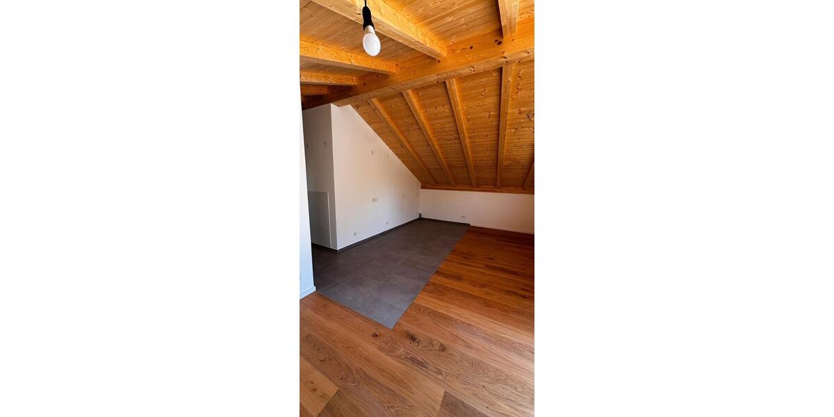Dachgeschoßwohnung Bad Endorf - 4 Zimmer, 107 m&sup2;, 2.050&euro; | Angebot:26470948