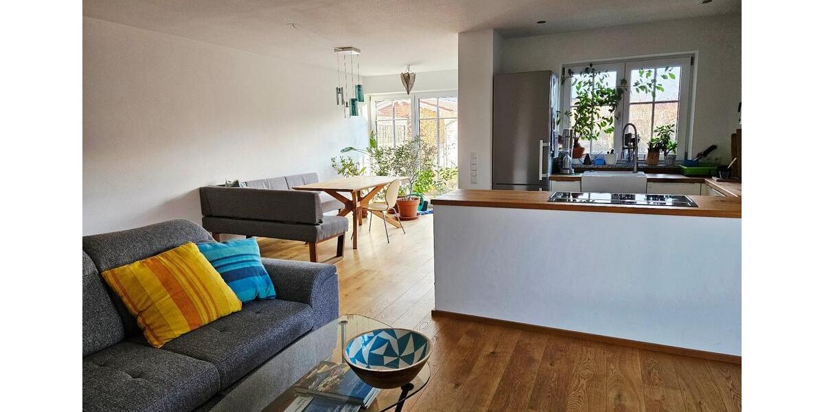 Erdgeschoßwohnung Übersee - 3 Zimmer, 100 m&sup2;, 2.300&euro; | Angebot:25756827