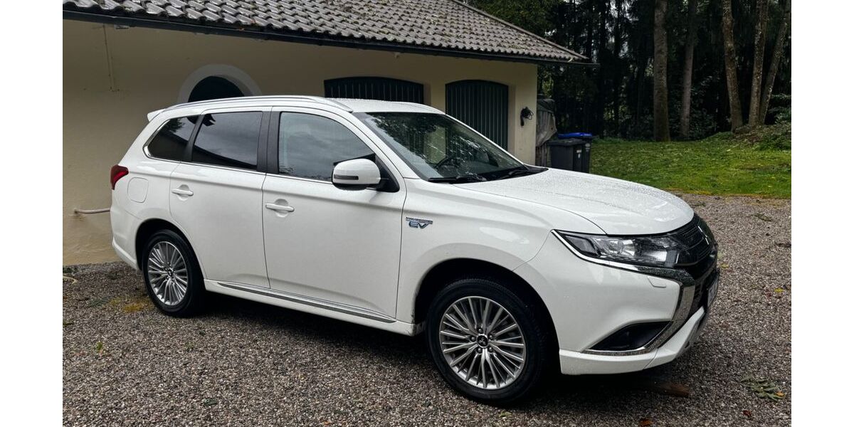 Mitsubishi Plug-in Hybrid Outlander 63.000 km 20.999 &euro; Unterwössen 83246