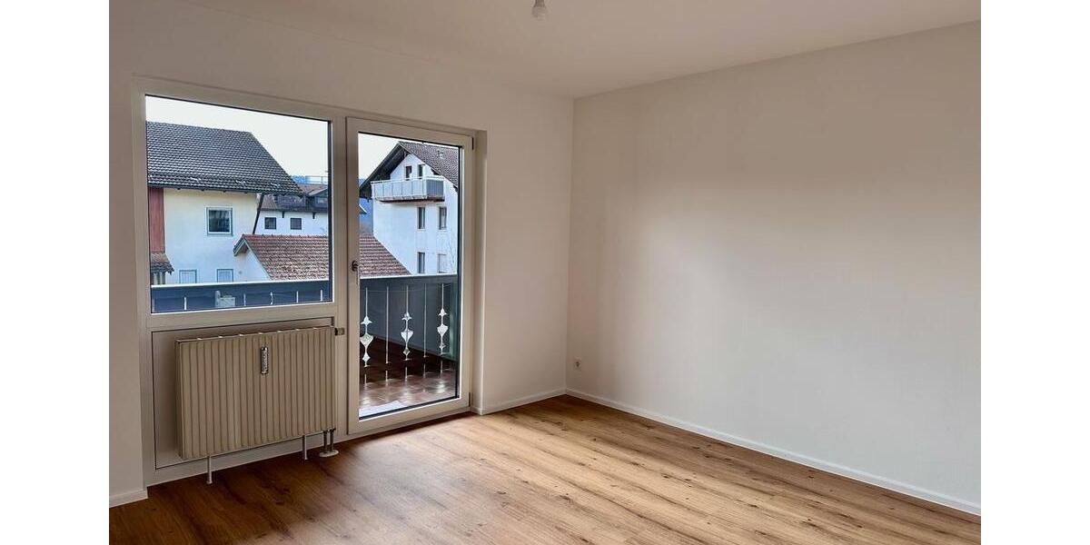 Etagenwohnung Bad Endorf - 2.5 Zimmer, 68 m&sup2;, 1.100&euro; | Angebot:25650963