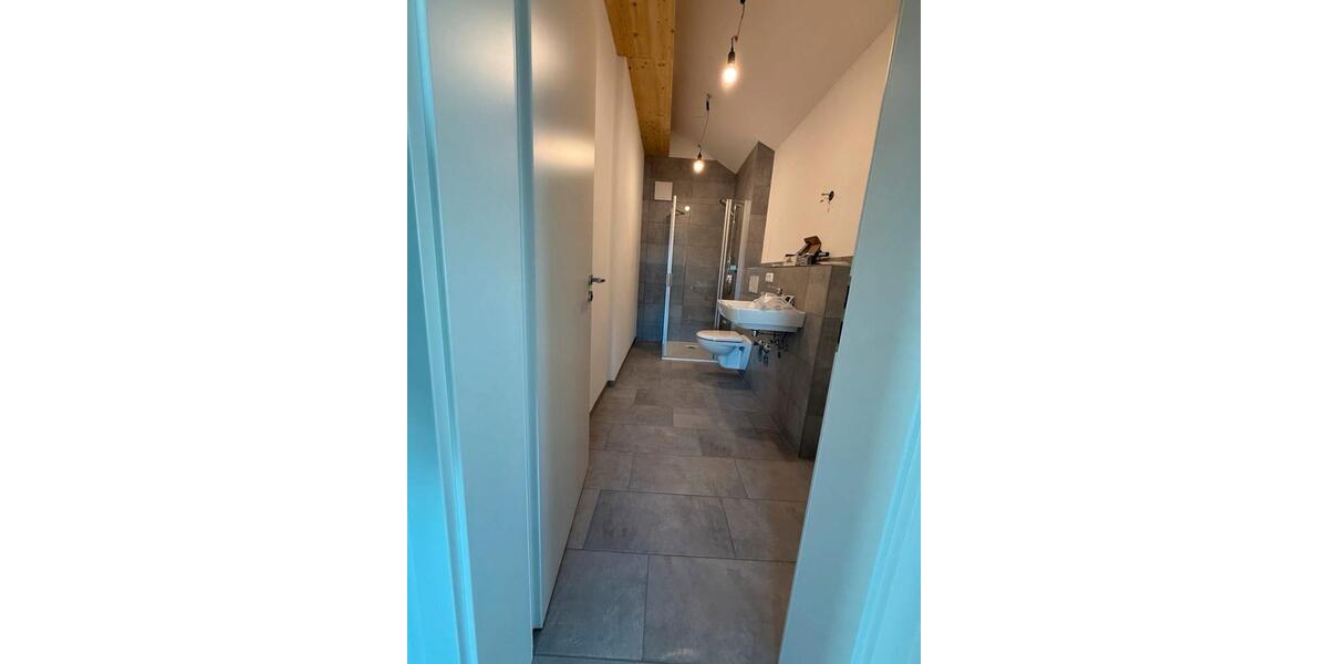 Dachgeschoßwohnung Bruckmühl - 2.5 Zimmer, 55 m&sup2;, 1.081&euro; | Angebot:25235070