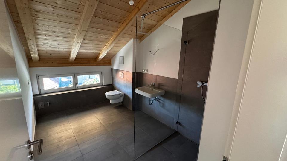 Dachgeschoßwohnung Bad Endorf - 4 Zimmer, 107 m&sup2;, 2.050&euro; | Angebot:26470948