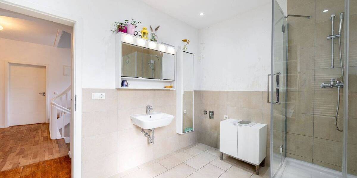 Einfamilienhaus Kirchseeon - 9 Zimmer, 195 m&sup2;, 1.600.000&euro; | Angebot:26683181