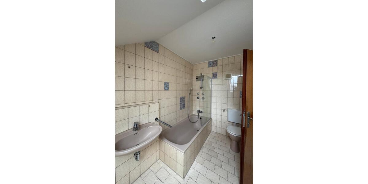 Dachgeschoßwohnung Rosenheim Innenstadt - 2 Zimmer, 74 m&sup2;, 1.320&euro; | Angebot:26592815