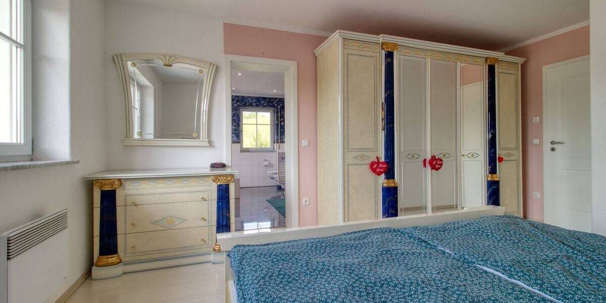 Einfamilienhaus Rohrdorf - 8 Zimmer, 260 m&sup2;, 890.000&euro; | Angebot:26595933