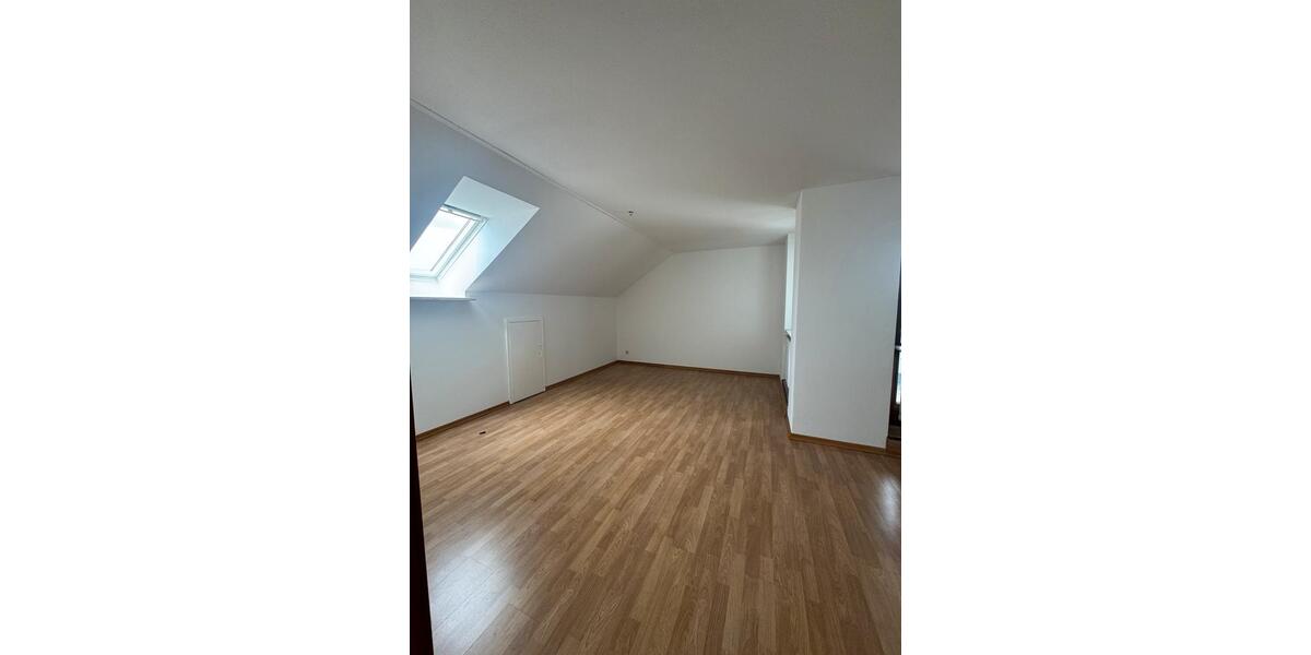 Dachgeschoßwohnung Rosenheim Innenstadt - 2 Zimmer, 74 m&sup2;, 1.320&euro; | Angebot:26592815