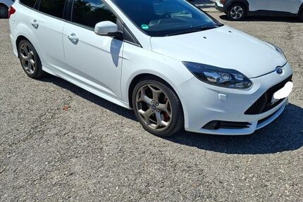 Ford Focus 146.316 km 7.900 &euro; Brannenburg 83098
