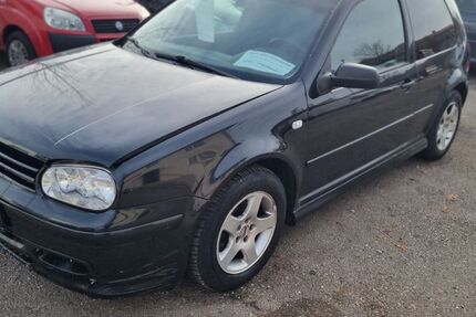 VW Golf 252.000 km 890 &euro; Rosenheim 83026