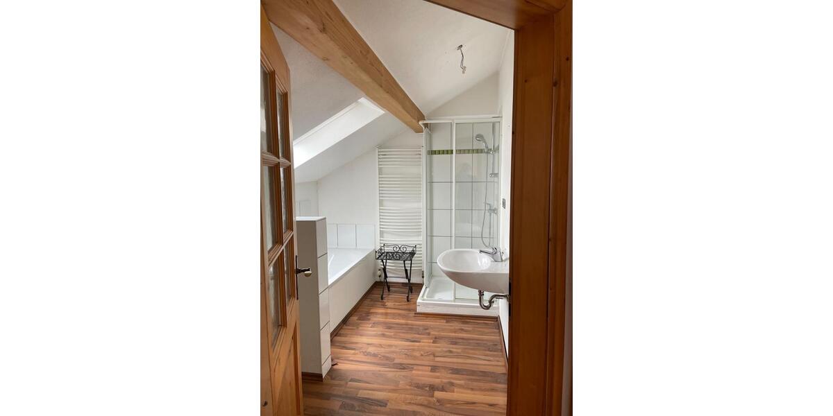 Einfamilienhaus Kirchseeon - 7 Zimmer, 270 m&sup2;, 1.450&euro; | Angebot:25590861