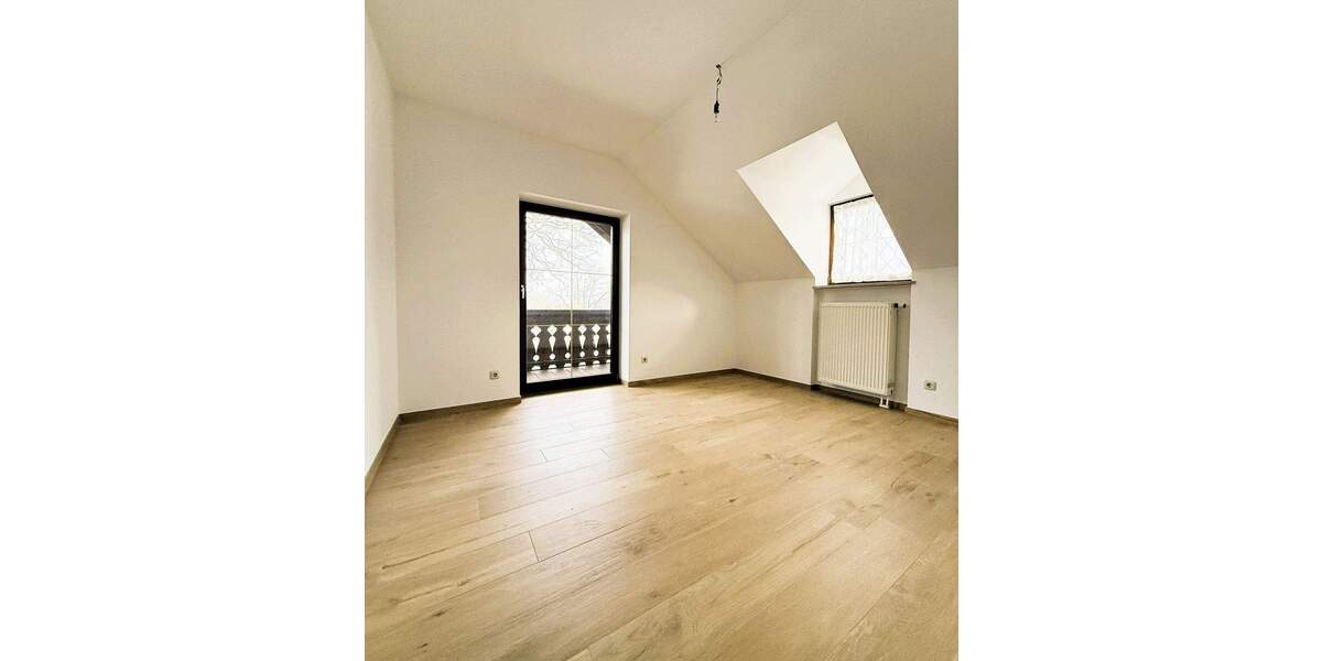 Etagenwohnung Bruckmühl - 3 Zimmer, 91 m&sup2;, 1.250&euro; | Angebot:25802047
