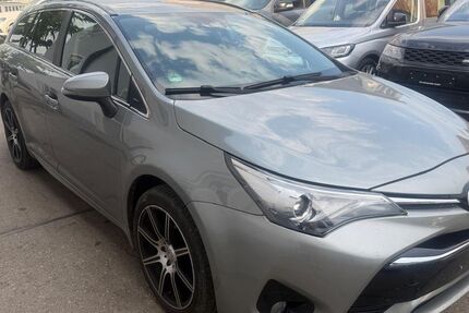 Toyota Avensis 190.000 km 6.950 &euro; Rosenheim 83026