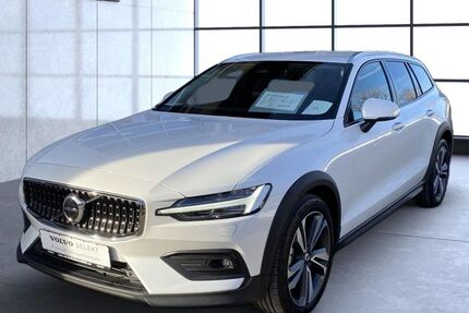 Volvo V60 Cross Country 10.890 km 41.990 &euro; Kolbermoor 83059