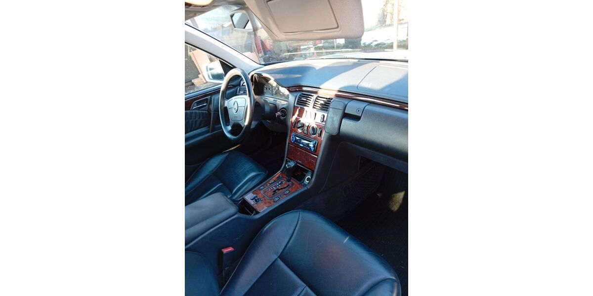 Mercedes-Benz E 280 318.000 km 2.350 &euro; Grafing 85567