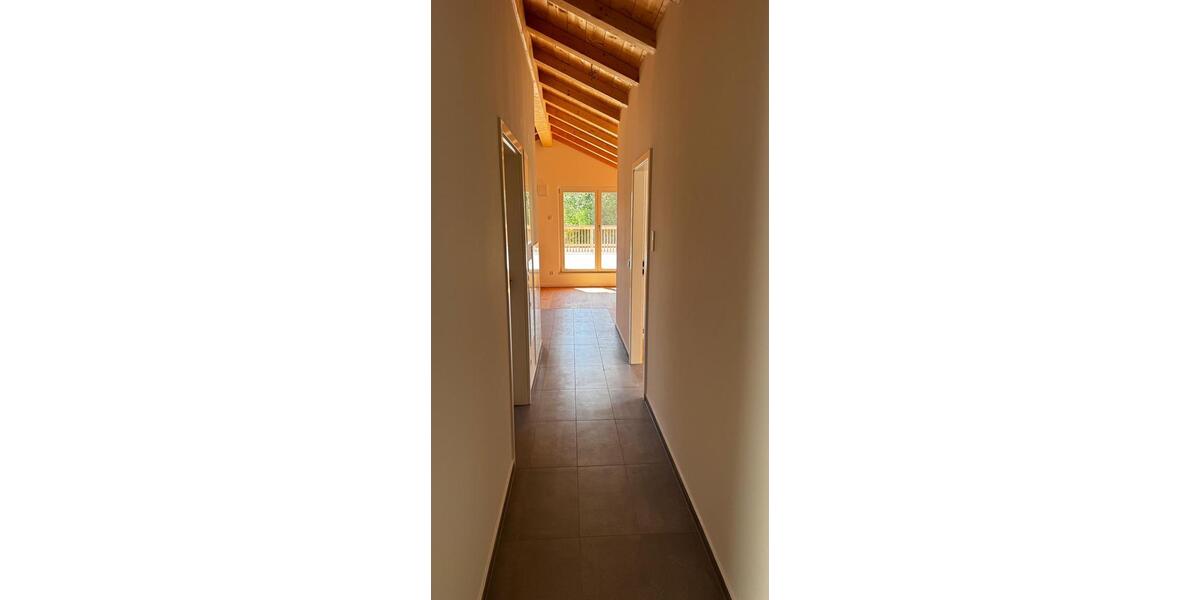 Dachgeschoßwohnung Bad Endorf - 4 Zimmer, 107 m&sup2;, 2.050&euro; | Angebot:26470948