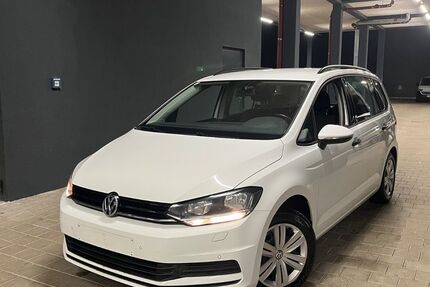 VW Touran 194.686 km 8.499 &euro; Kolbermoor 83059