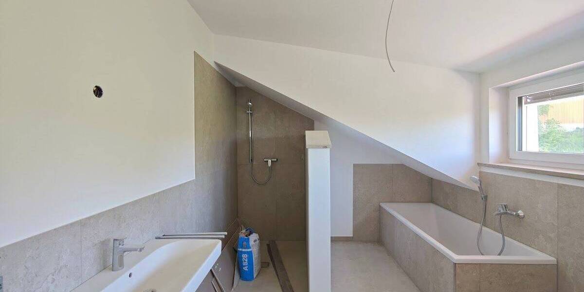 Etagenwohnung Baiern Großrohrsdorf - 3 Zimmer, 98 m&sup2;, 1.470&euro; | Angebot:26730415