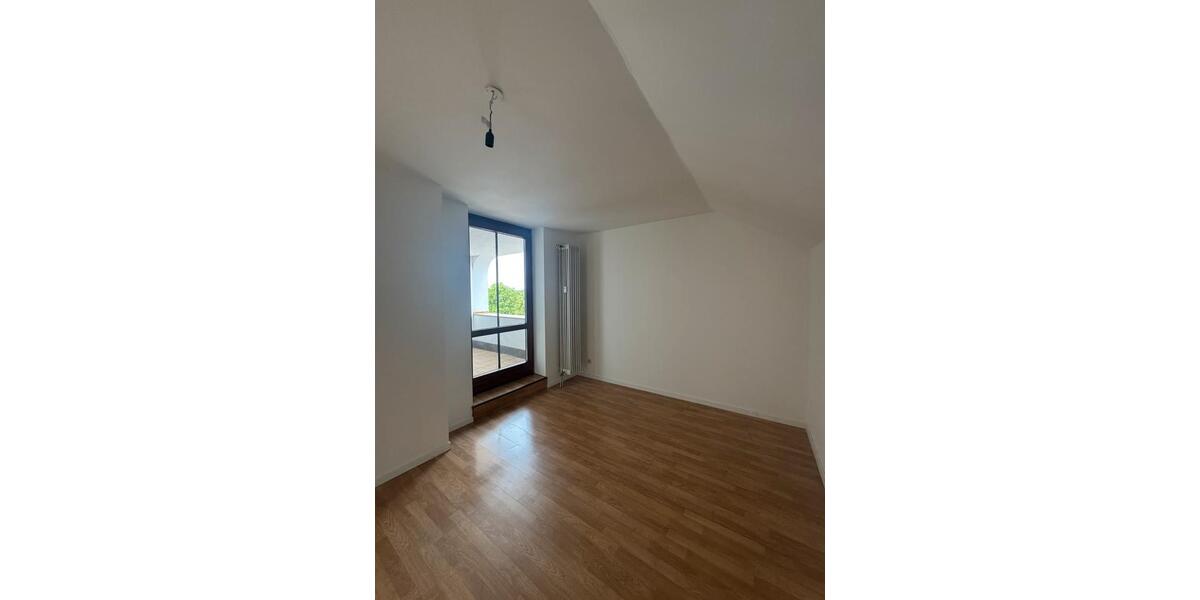 Dachgeschoßwohnung Rosenheim Innenstadt - 2 Zimmer, 74 m&sup2;, 1.320&euro; | Angebot:26592815