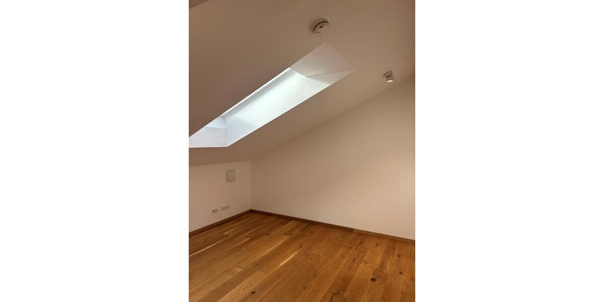 Dachgeschoßwohnung Rimsting - 4 Zimmer, 126 m&sup2;, 2.180&euro; | Angebot:25289066