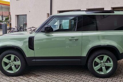 Land Rover Defender 4.300 km 87.851 &euro; Rosenheim 83024