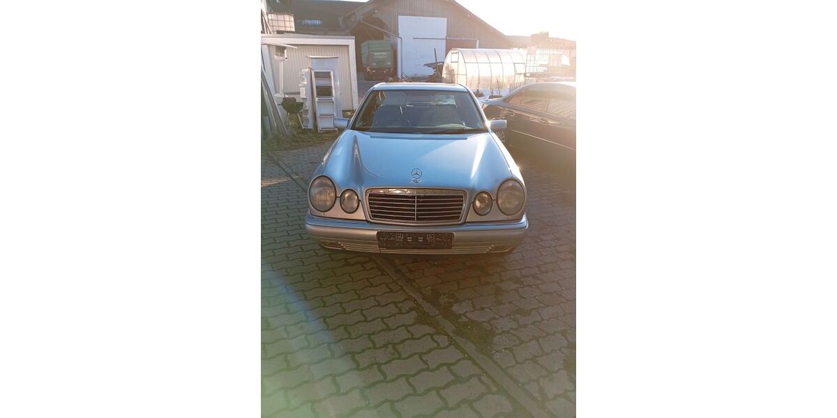Mercedes-Benz E 280 318.000 km 2.400 &euro; Frauenneuharting 83553