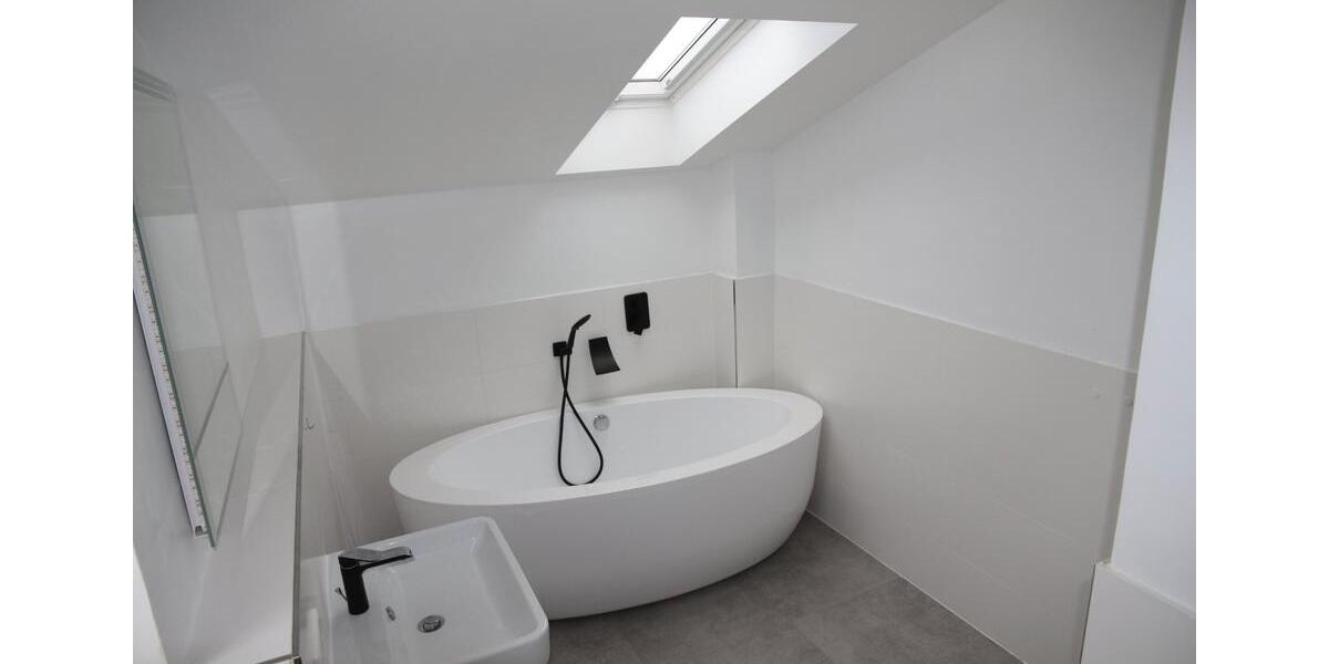 Dachgeschoßwohnung Neubeuern - 4.5 Zimmer, 126 m&sup2;, 1.540&euro; | Angebot:25975861