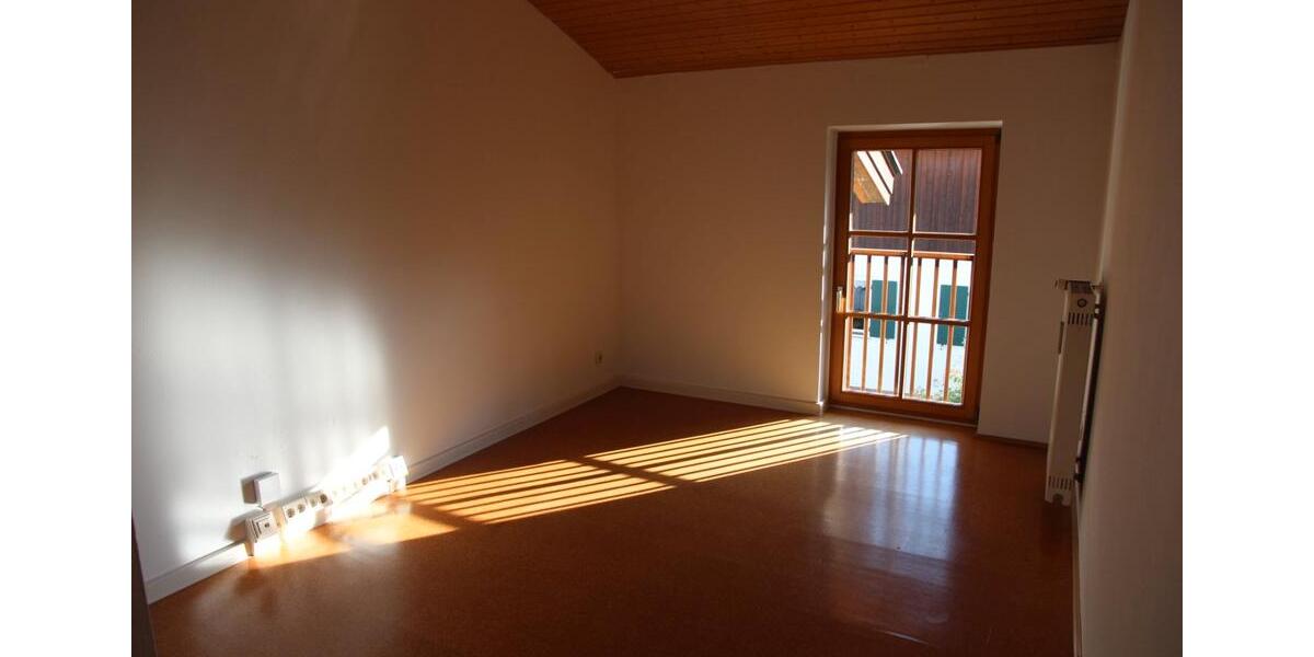 Dachgeschoßwohnung Neubeuern - 4.5 Zimmer, 126 m&sup2;, 1.540&euro; | Angebot:25975861