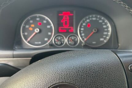 VW Touran 172.600 km 4.200 &euro; Stephanskirhen 83071