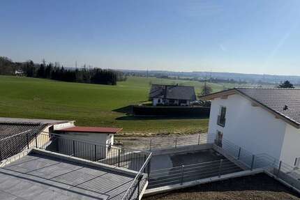 Haus Schechen - 8 Zimmer, 181 m&sup2;, 2.600&euro; | Angebot:24940935