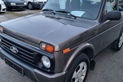 Lada Taiga 114.000 km 4.790 &euro; Rosenheim 83026