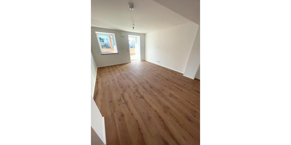 Erdgeschoßwohnung Vogtareuth - 3 Zimmer, 94 m&sup2;, 1.457&euro; | Angebot:25648862