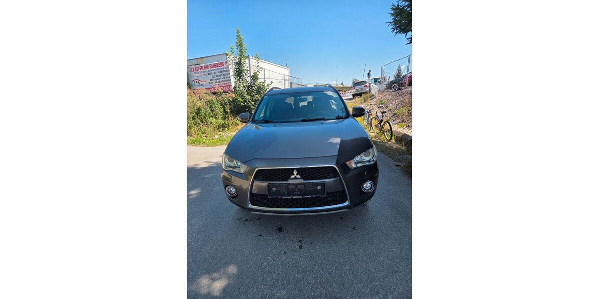 Mitsubishi Outlander 231.000 km 3.650 &euro; Rosenheim 83026