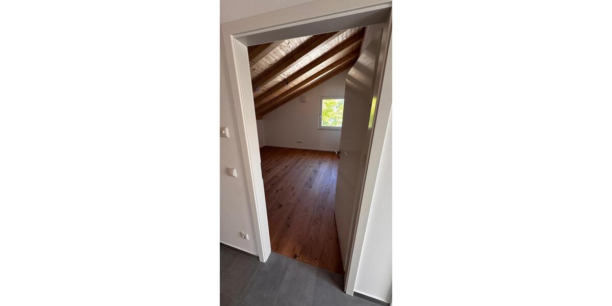 Dachgeschoßwohnung Bad Endorf - 4 Zimmer, 107 m&sup2;, 2.050&euro; | Angebot:26470948