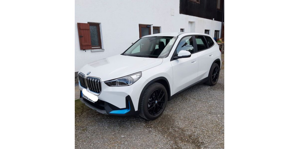 BMW iX1 18.000 km 36.500 &euro; Feldkirchen-Westerham 83620