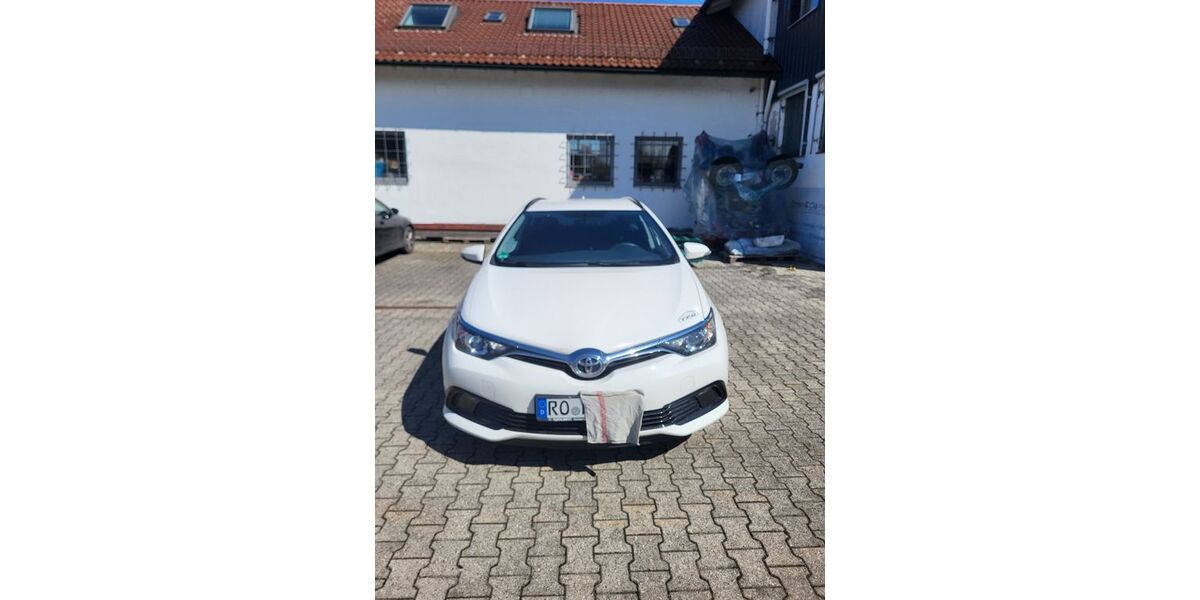 Toyota Auris Touring Sports 101.600 km 8.750 &euro; Kolbermoor 83059