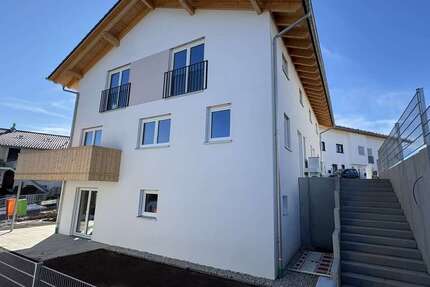 Haus Schechen - 6 Zimmer, 172 m&sup2;, 2.400&euro; | Angebot:25416927