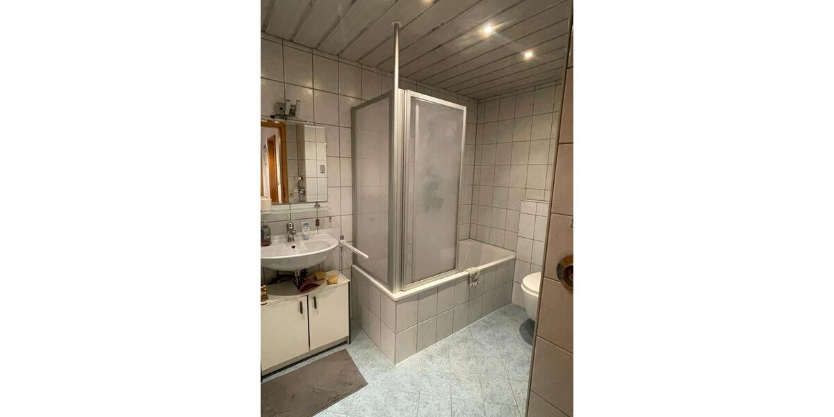 Dachgeschoßwohnung Bad Endorf - 2 Zimmer, 85 m&sup2;, 990&euro; | Angebot:25641072