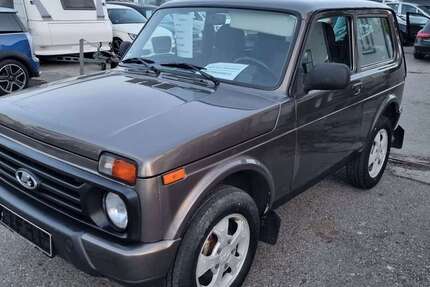 Lada Urban 114.000 km 4.999 &euro; Rosenheim 83026